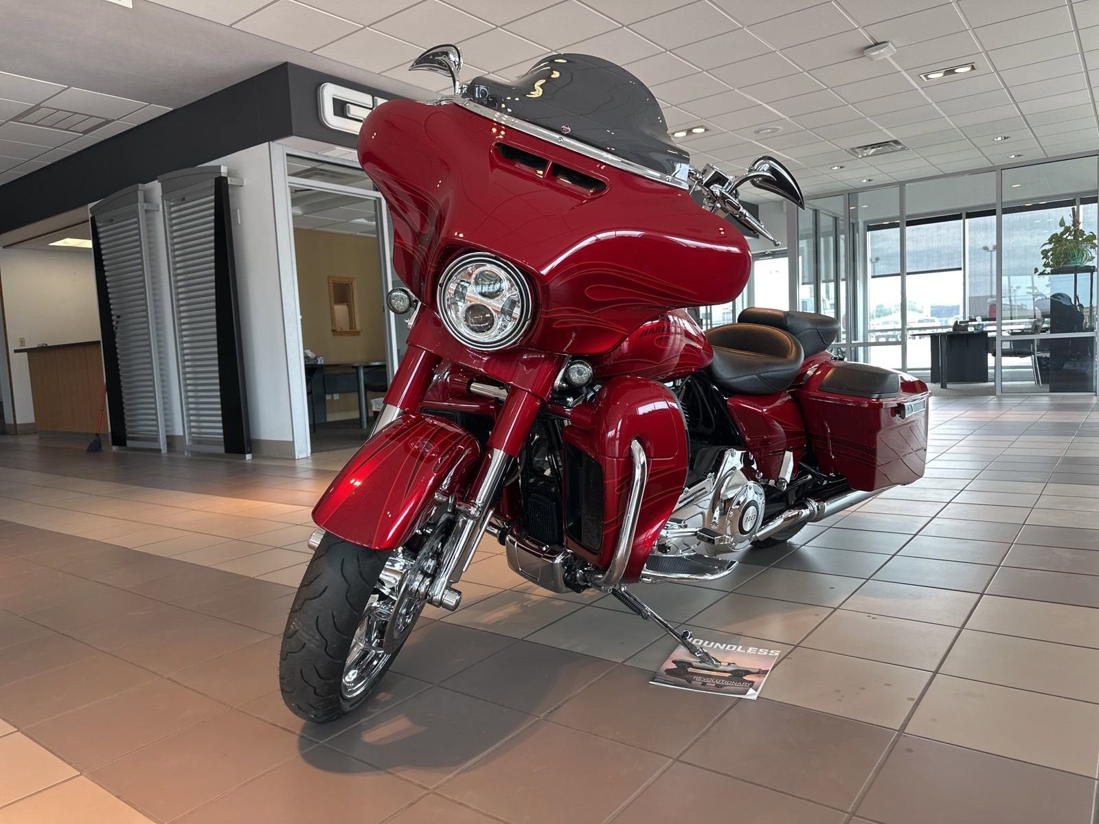 2016 HARLEY DAVIDSON CVO STREET GLID BIKE