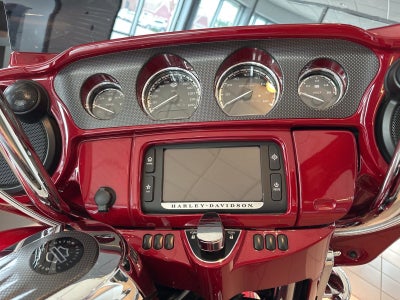 2016 HARLEY DAVIDSON CVO STREET GLID BIKE