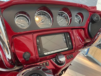 2016 HARLEY DAVIDSON CVO STREET GLID BIKE