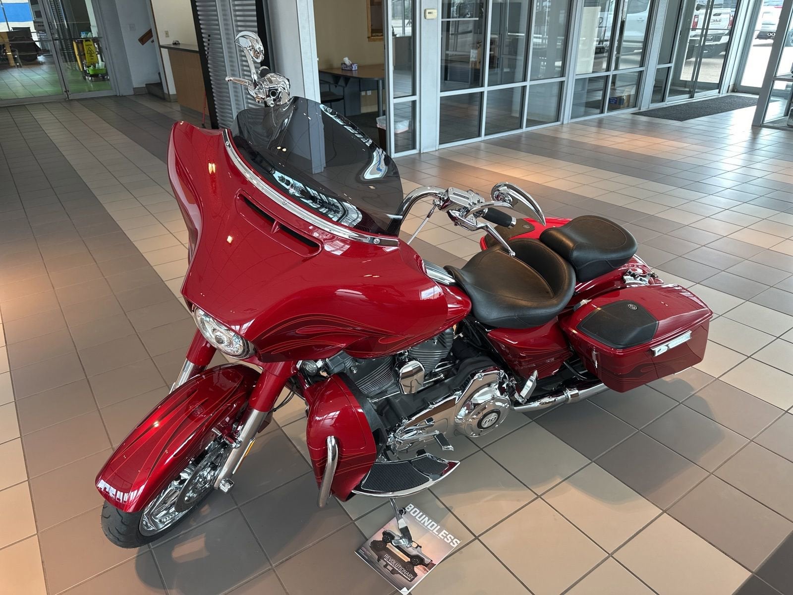 2016 HARLEY DAVIDSON CVO STREET GLID BIKE