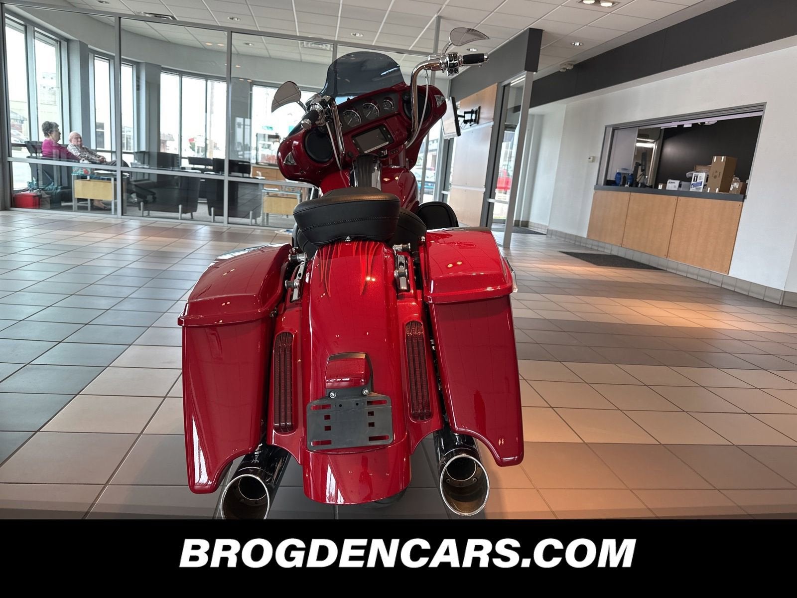 2016 HARLEY DAVIDSON CVO STREET GLID BIKE