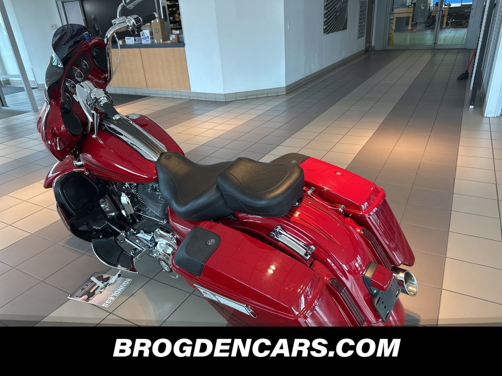 2016 HARLEY DAVIDSON CVO STREET GLID BIKE