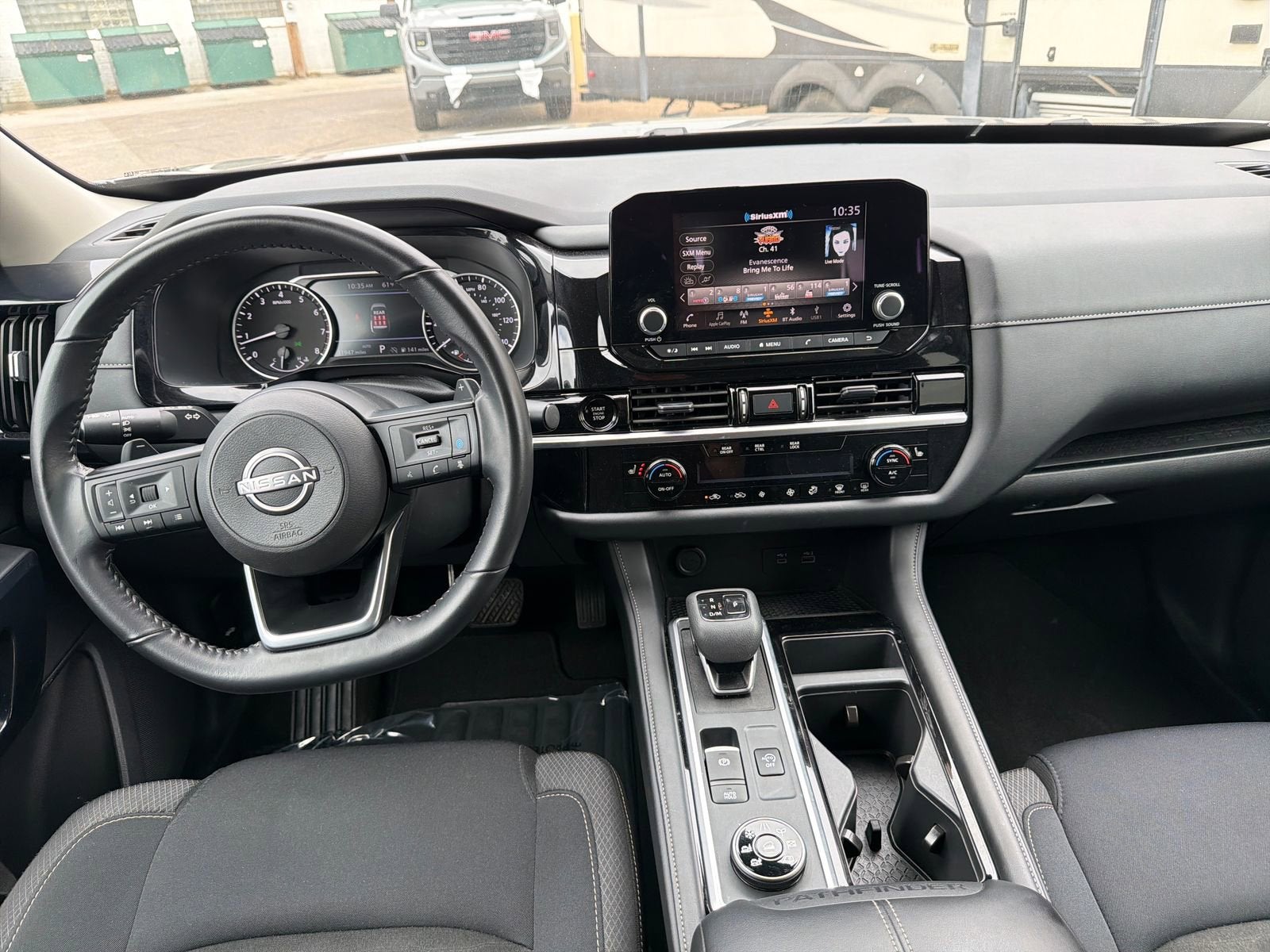 2025 Nissan Pathfinder SV