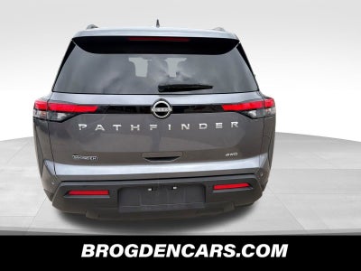 2025 Nissan Pathfinder SV