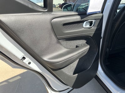 2020 Volvo XC40 Momentum