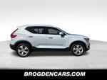 2020 Volvo XC40 Momentum