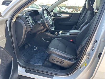 2020 Volvo XC40 Momentum