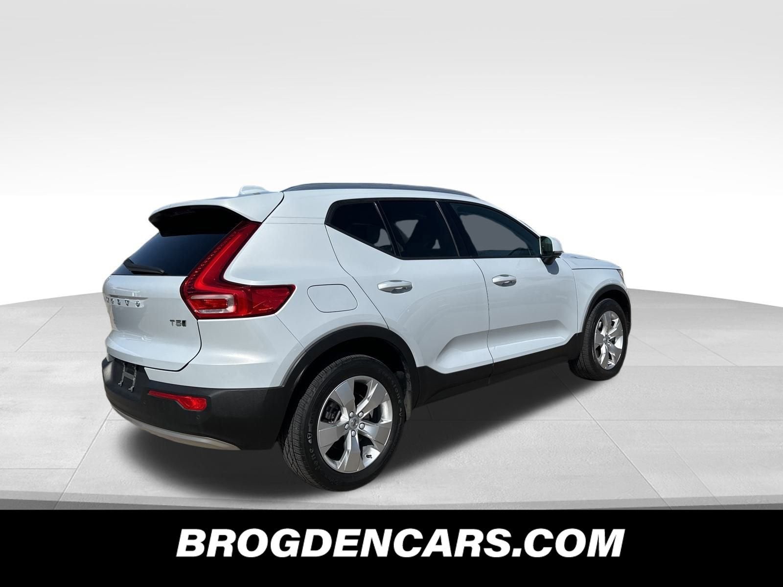 2020 Volvo XC40 Momentum